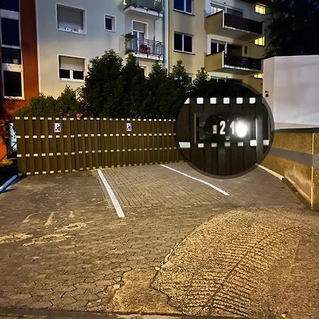 Living At Saarpartments -Adults Only- 2 Bedroom, Netflix - Business & Holiday Apartments For Long- And Short Term Stay, 3 Min To Train Station, Secure E-Bike Parking! Sarrebruck Extérieur photo
