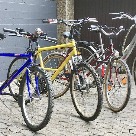 Living At Saarpartments -Adults Only- 2 Bedroom, Netflix - Business & Holiday Apartments For Long- And Short Term Stay, 3 Min To Train Station, Secure E-Bike Parking! Sarrebruck Extérieur photo