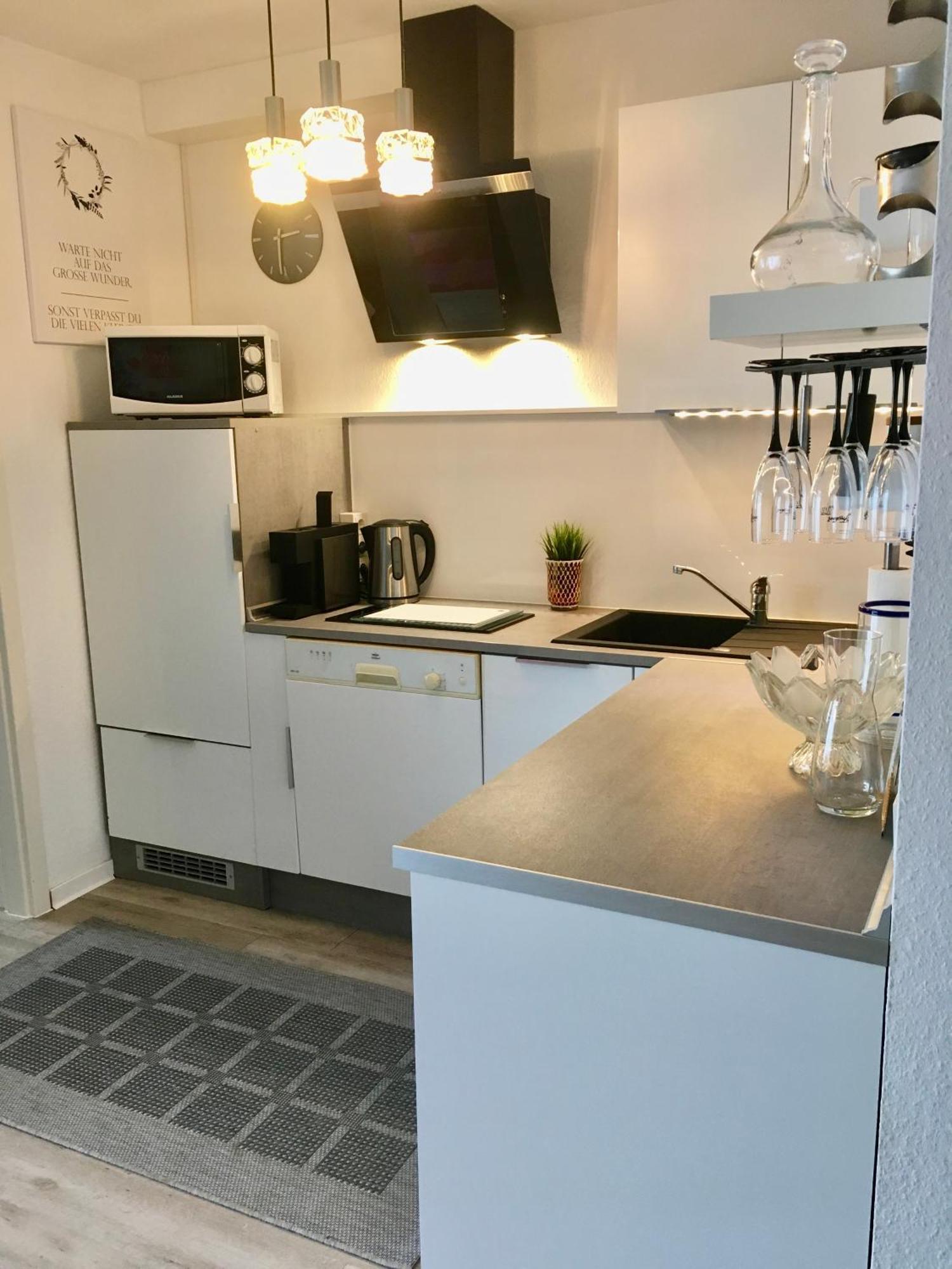 Living At Saarpartments -Adults Only- 2 Bedroom, Netflix - Business & Holiday Apartments For Long- And Short Term Stay, 3 Min To Train Station, Secure E-Bike Parking! Sarrebruck Extérieur photo